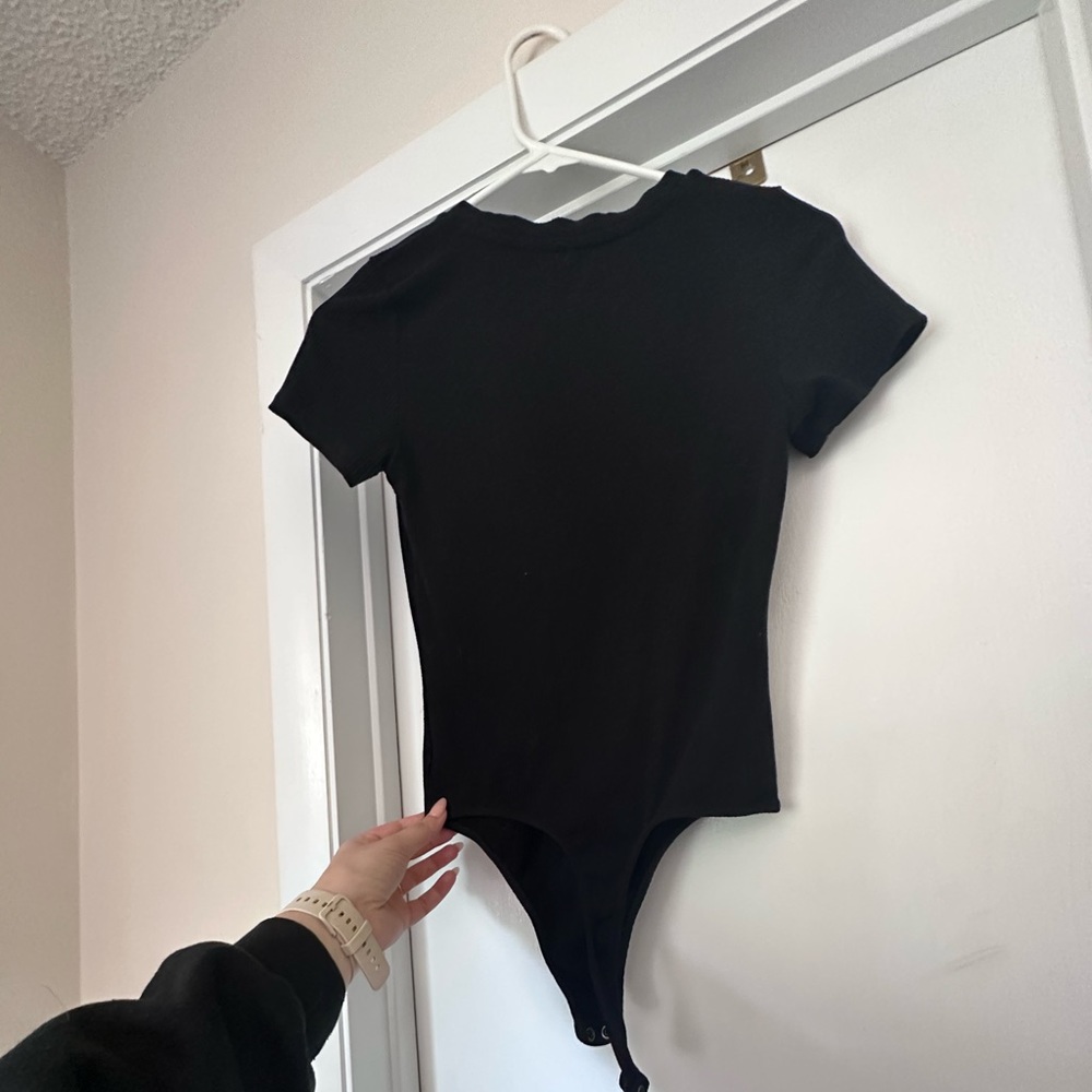 Ribbed Black Bodysuit - Picture 2 of 3